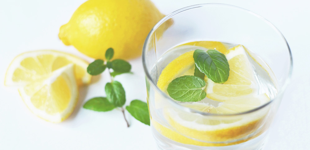 25 vecí, ktoré sa stanú s vašim telom, keď budete piť vodu s citrónom každý deň